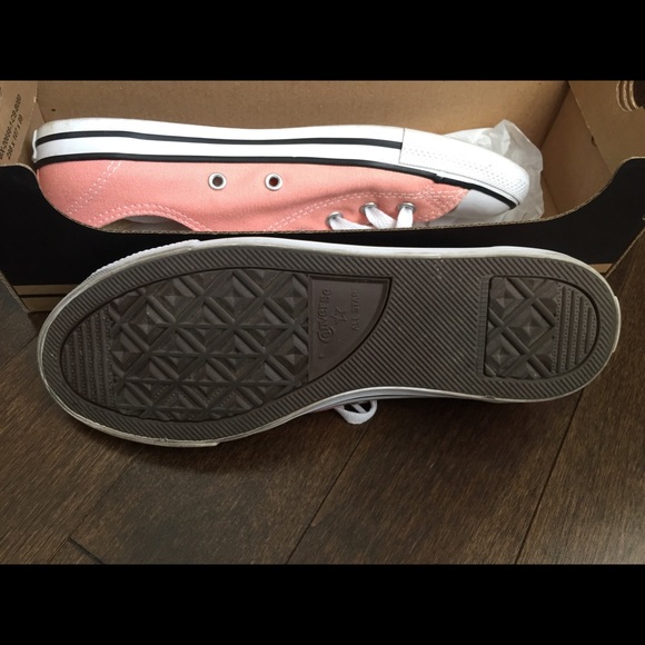 BNIB pink Converse - Picture 5 of 5